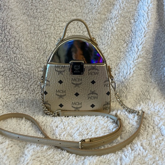 MCM Stark Pushlock Cluth in Visetos - Picture 3 of 9